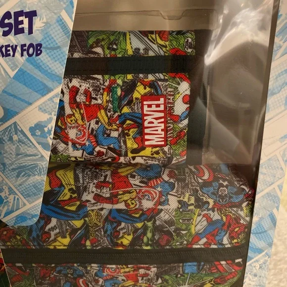 Marvel Superheroes Three Piece Toiletry Set Bag Wallet Keychain Captain America - Picture 5 of 7